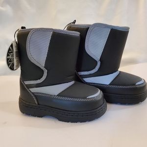 Kids Snow boots NWT